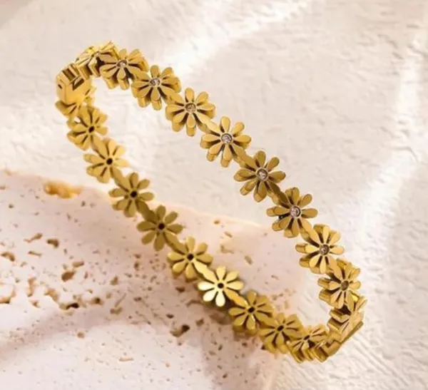Golden_Stainless_Steel_Gold_Plated_18_Carat_Cuff_Bracelet_For_Women