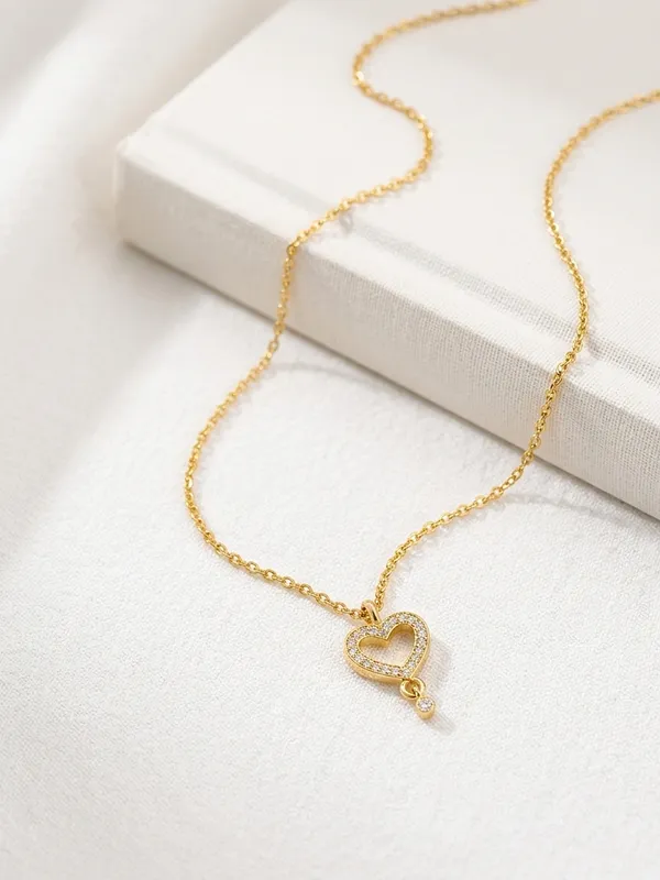 Gold_Brass_Studded_Heart_Pendant_Chain_For_Women