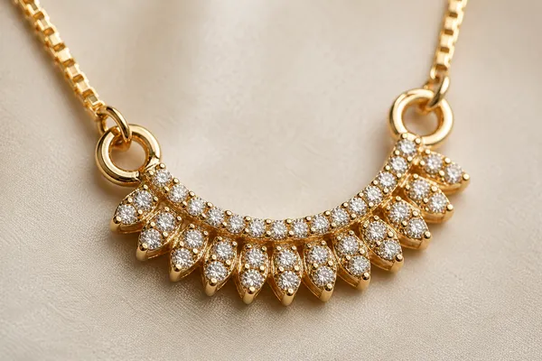 Gold_Brass_Sunburst_Pendant_Chain_Necklace_For_Women