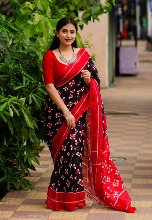 Black_Plain_Linen_Saree_For_Women