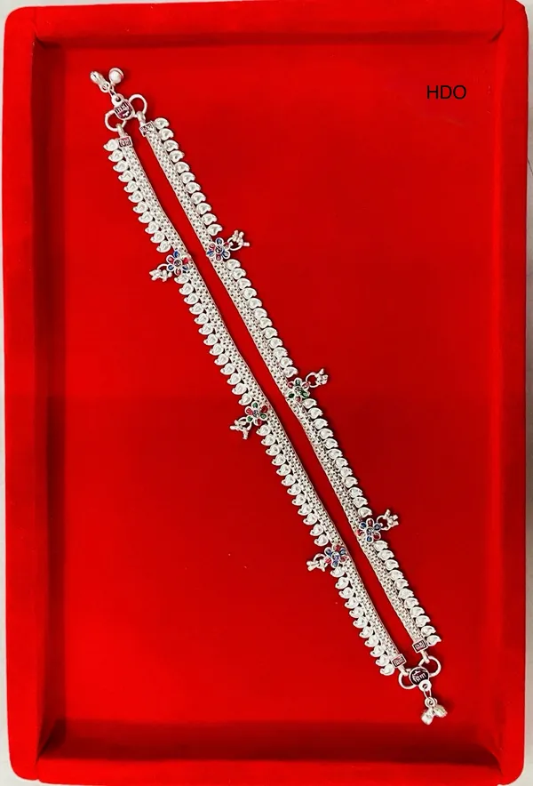 Silver_Tone_Leaf_Motif_Decorative_Anklet_Pair_For_Women