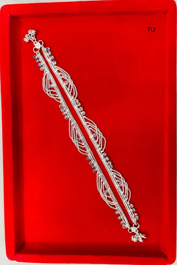Silver_Tone_Floral_Motif_Ornate_Anklet_For_Women