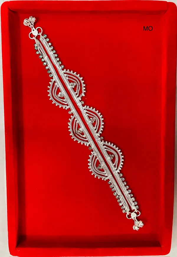 Silver_Tone_Paisley_Motif_Traditional_Anklet_For_Women