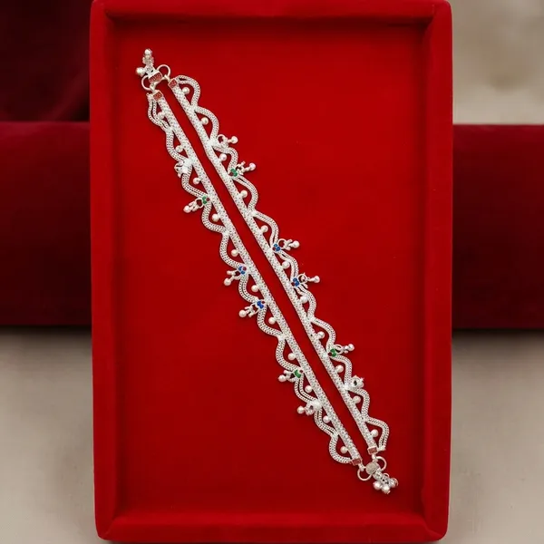 Silver_Ornate_Loop_Pattern_Chain_Anklet_For_Women