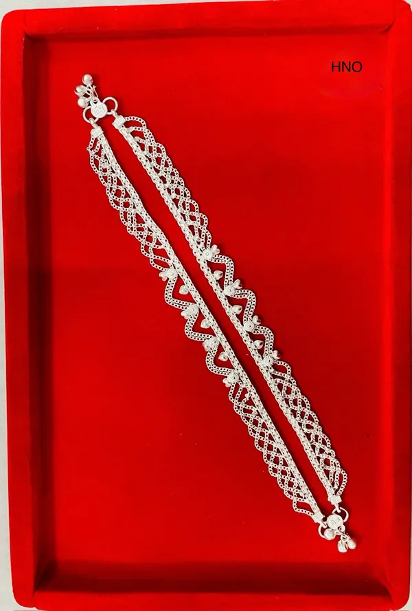 Silver_Tone_Decorative_Linked_Charm_Anklet_Pair_For_Women