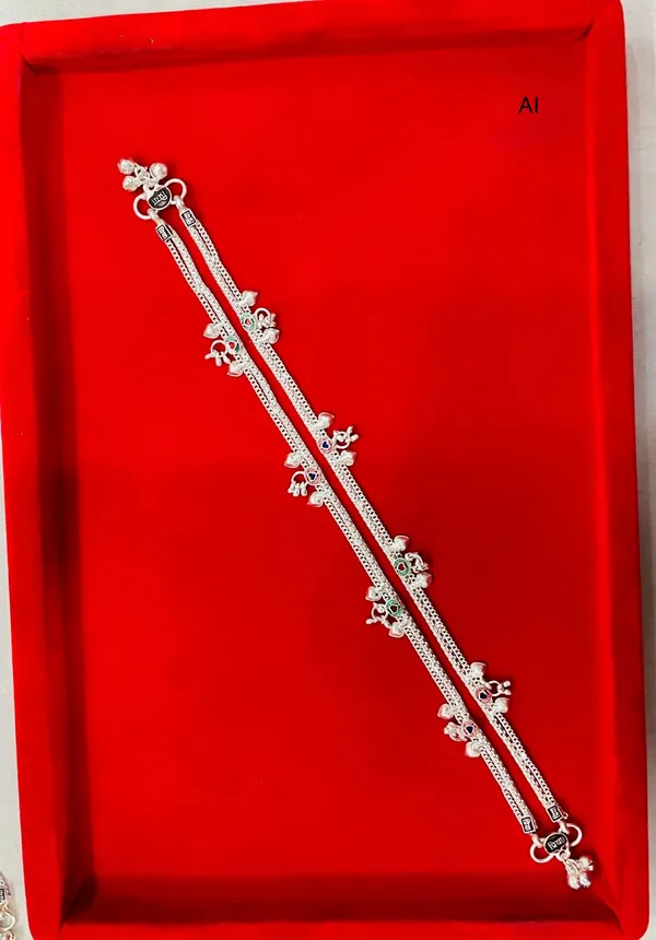Silver_Tone_Floral_Dangling_Charm_Chain_Anklet_For_Women