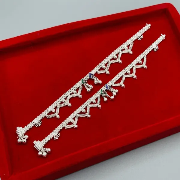 Silver_Tone_Chain_Traditional_Anklet_Pair_For_Women
