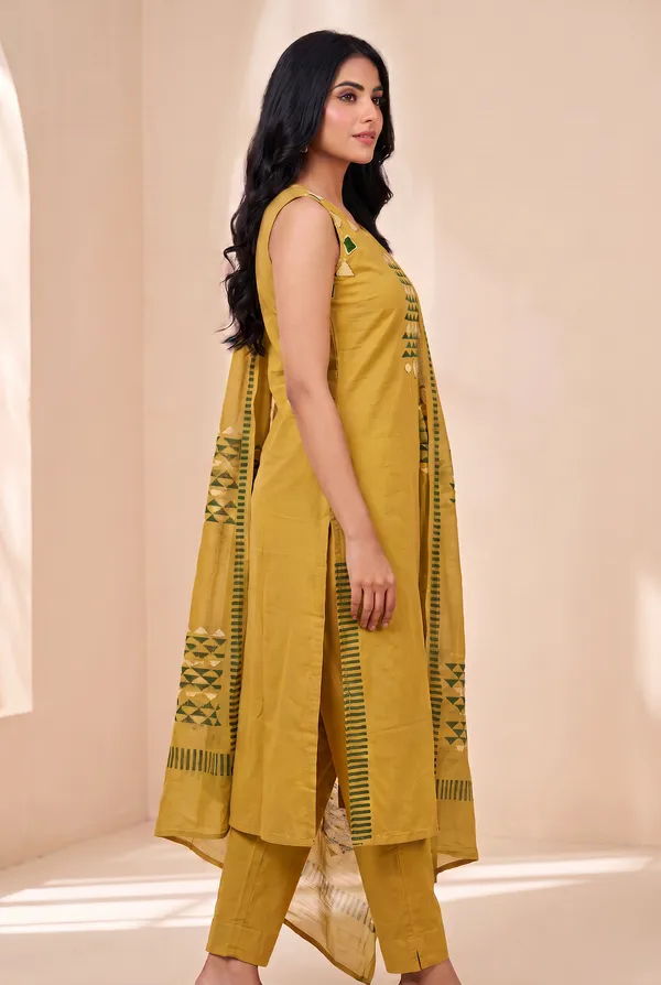 Yellow_Cotton_Geometric_Sleeveless_Kurta_Set_For_Women