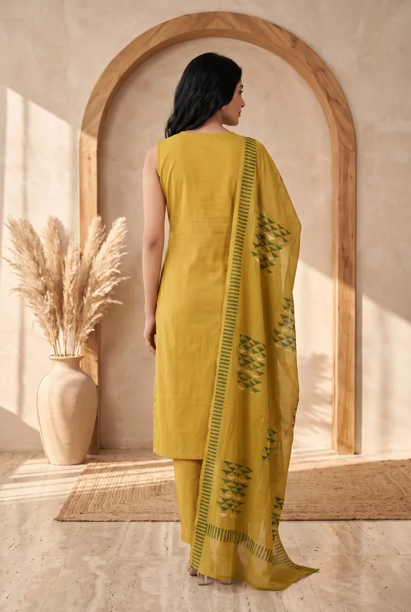 Yellow_Cotton_Geometric_Sleeveless_Kurta_Set_For_Women