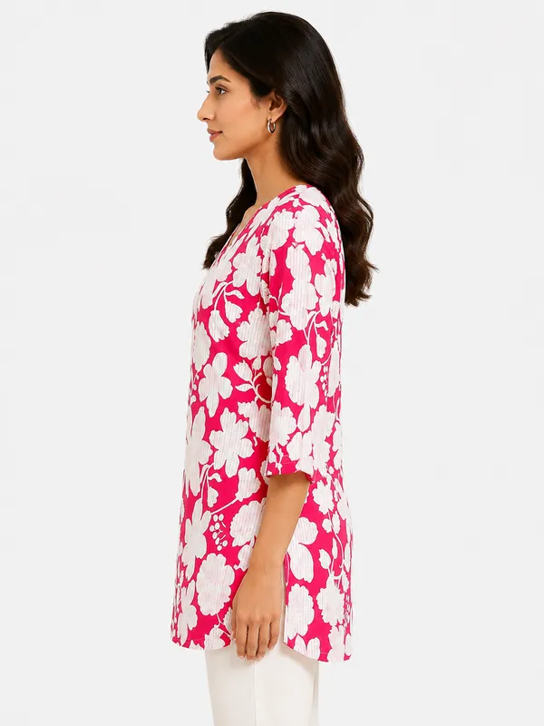 BLQWEAR_Floral_Print,_Printed_Cotton_Blend_Straight_Kurti_for_Women