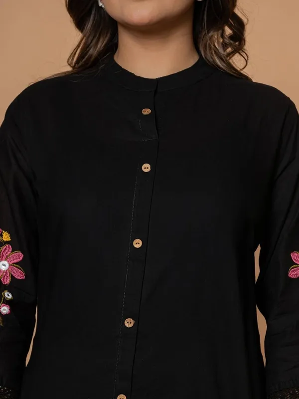 Black_Pure_Cotton_Co-ord_Set_With_Floral_Embroidery