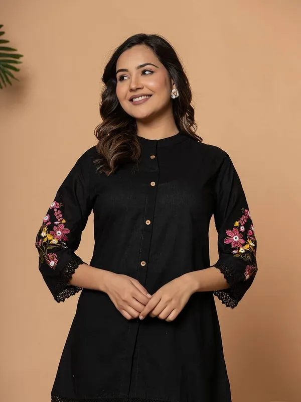 Black_Pure_Cotton_Co-ord_Set_With_Floral_Embroidery
