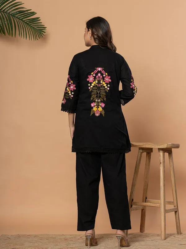 Black_Pure_Cotton_Co-ord_Set_With_Floral_Embroidery
