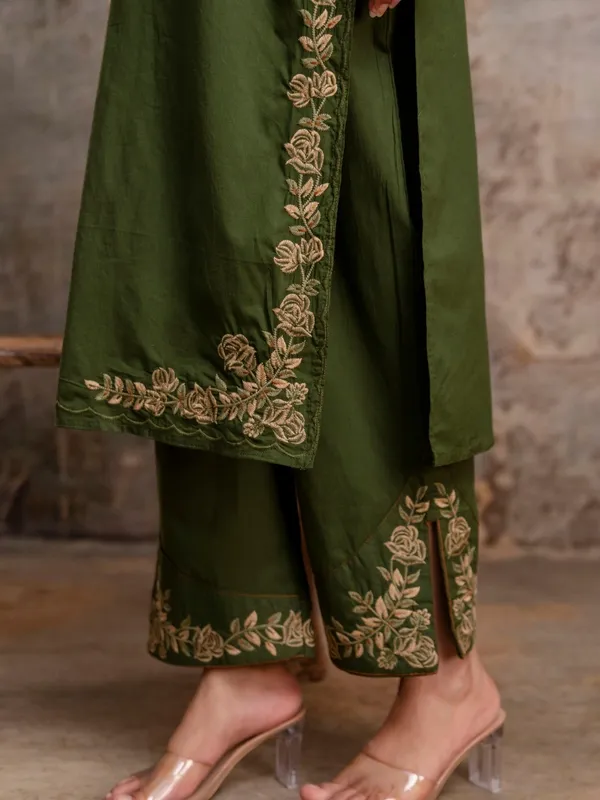 Moss_Green_Women_Pure_Cotton_Embroidered_Kurta_Set_with_Dupatta