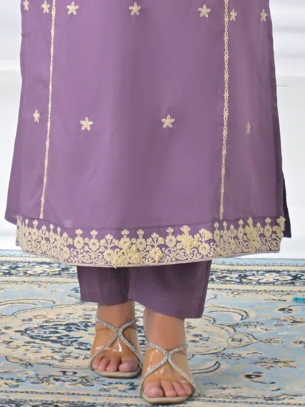Lavender_Women_Pure_Cotton_Embroidered_Kurta_Set_with_Dupatta