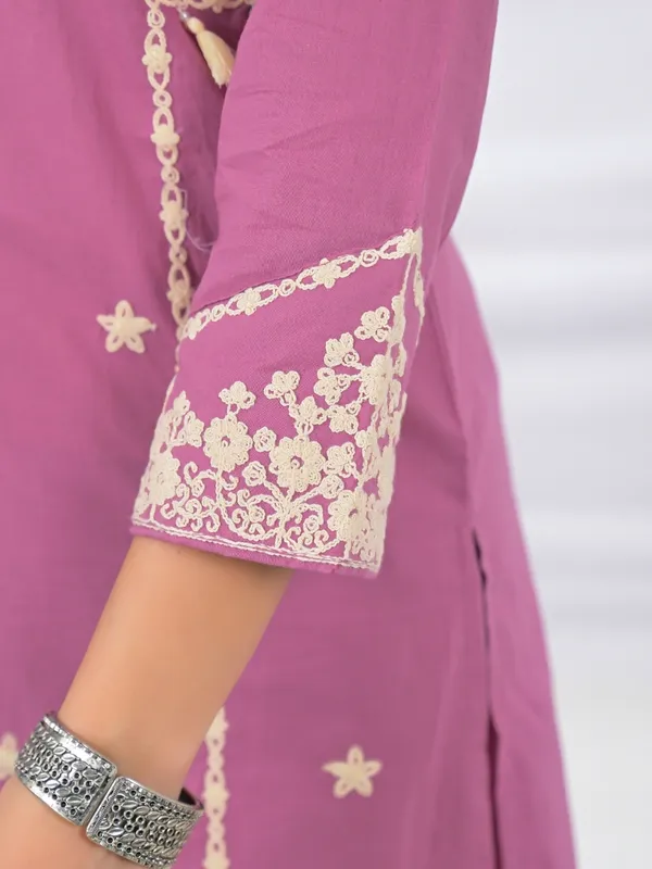 Orchid_Pink_Women_Pure_Cotton_Embroidered_Kurta_Set_with_Dupatta