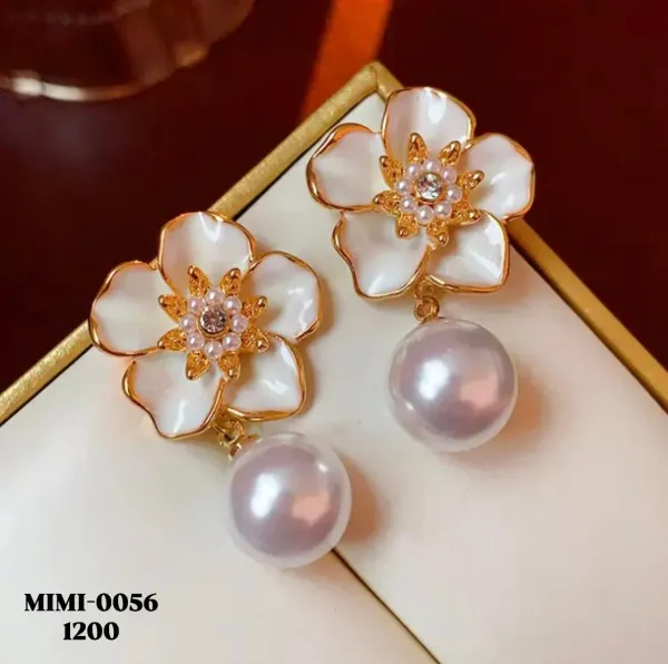 A_graceful_floral_pearl-drop_earring_featuring_lustrous_white_petals,_delicate_golden_detailing,_a_sparkling_center_stone,_and_a_statement_pearl_drop