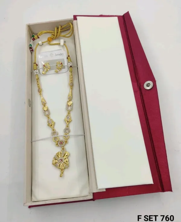 18kt_Gold_Plated_Floral_Traditional_Necklace_And_Earrings_Set_For_Women_|_Anti_Tarnish