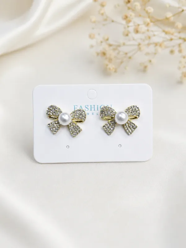 Korean-inspired_sparkling_crystal_bow_stud_earrings_with_a_lustrous_pearl_center_and_elegant_gold-tone