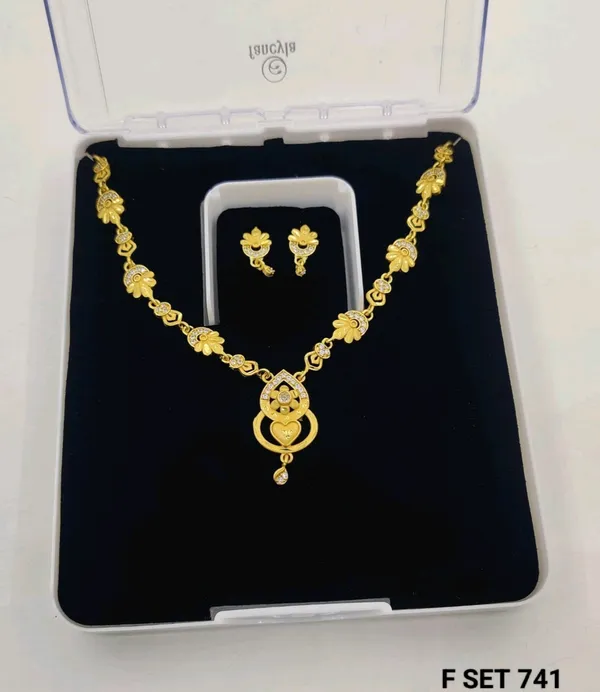 18kt_Gold_Plated_Floral_Link_Necklace_Earrings_Set_For_Women_|_Anti_Tarnish