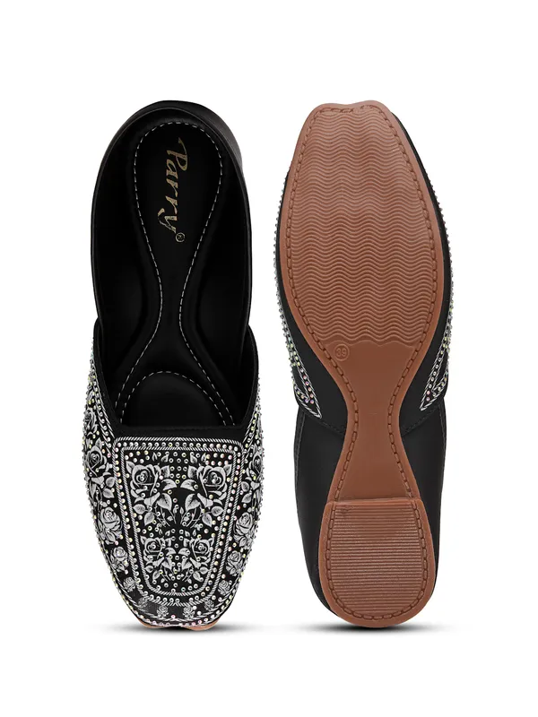 The_Embellished_Floral_Jutti