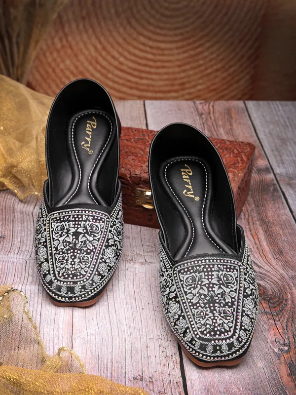 The_Embellished_Floral_Jutti