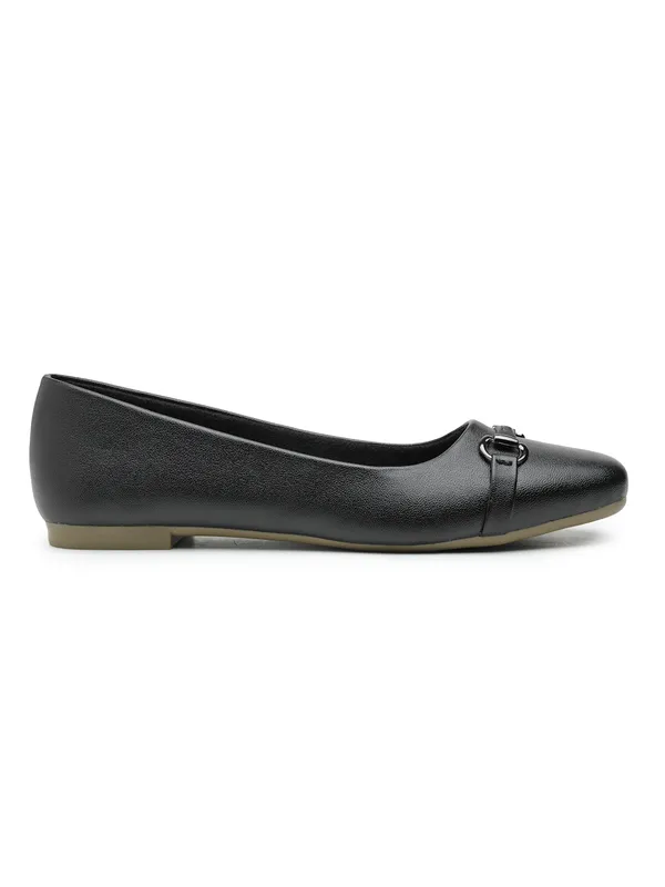 The_Horsebit_Detail_Ballet_Flat