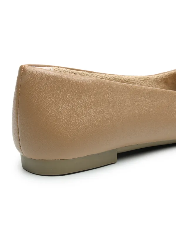 The_Horsebit_Detail_Ballet_Flat