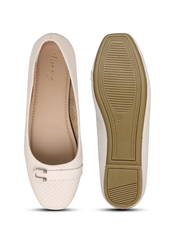 The_Laser-Cut_Classic_Ballet_Flat