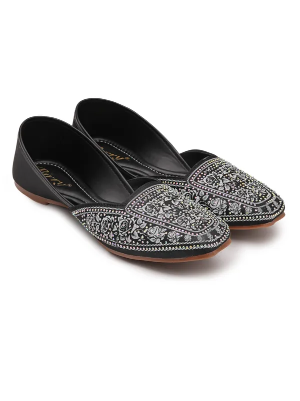 The_Embellished_Floral_Jutti