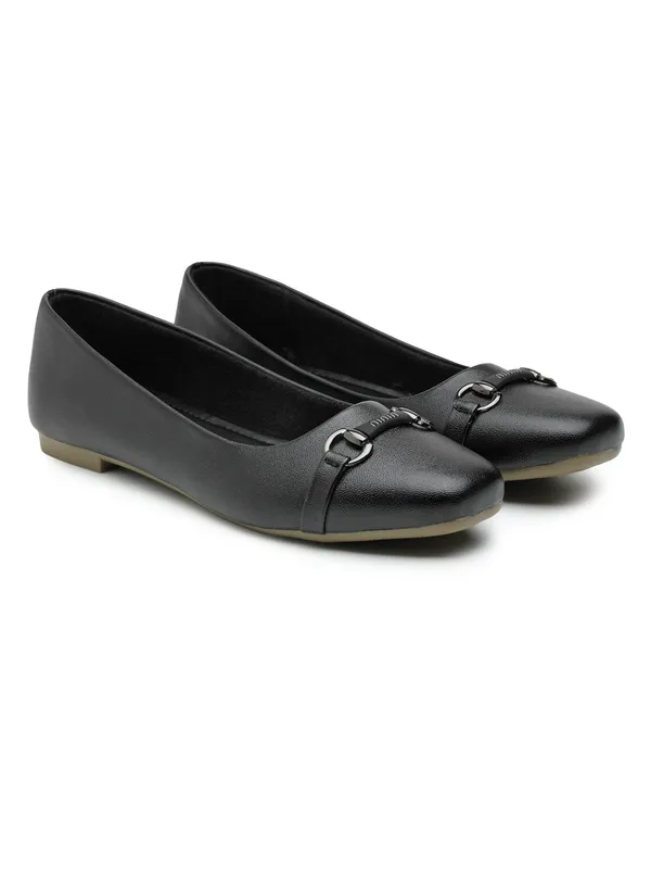 The_Horsebit_Detail_Ballet_Flat