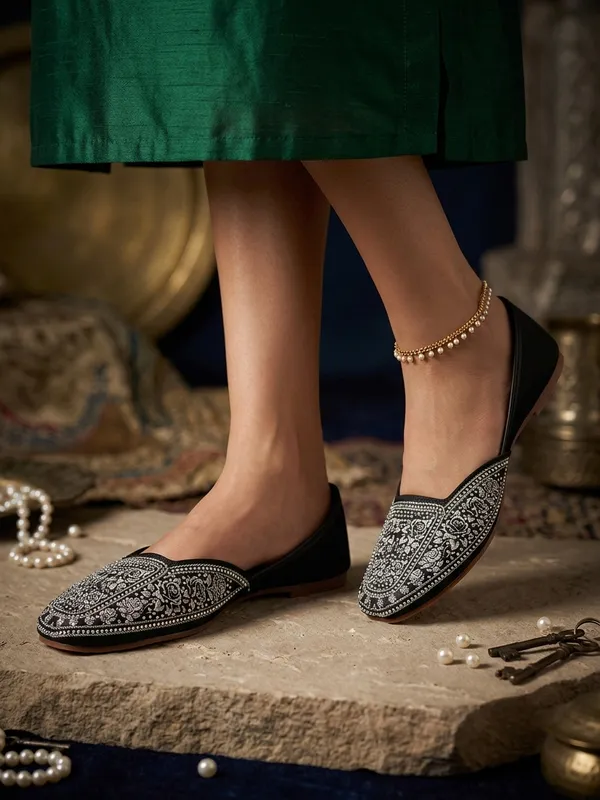 The_Embellished_Floral_Jutti