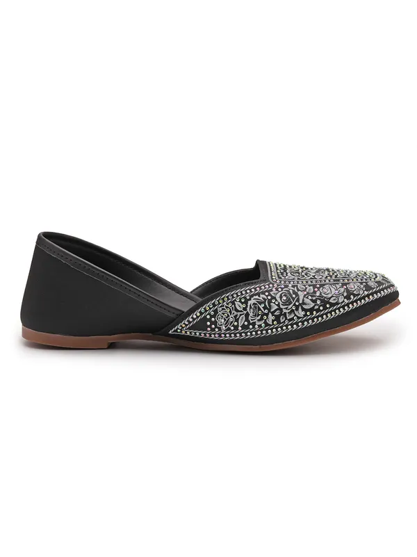 The_Embellished_Floral_Jutti