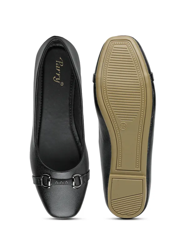 The_Horsebit_Detail_Ballet_Flat