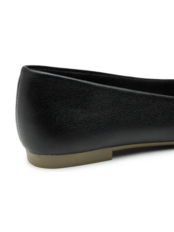 The_Horsebit_Detail_Ballet_Flat