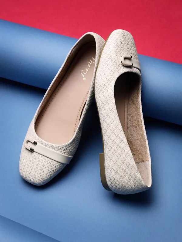 The_Laser-Cut_Classic_Ballet_Flat