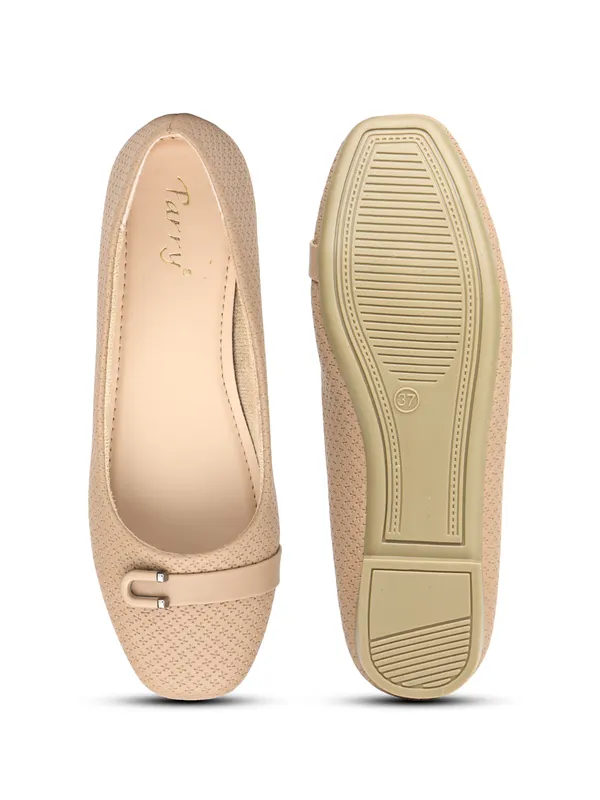The_Laser-Cut_Classic_Ballet_Flat