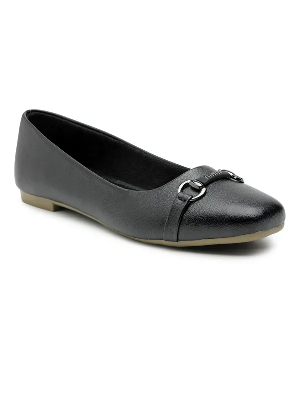 The_Horsebit_Detail_Ballet_Flat