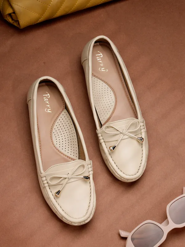 The_Bow-Accent_Casual_Loafer