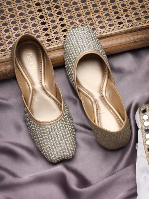 The_Geometric_Embellished_Glitter_Jutti
