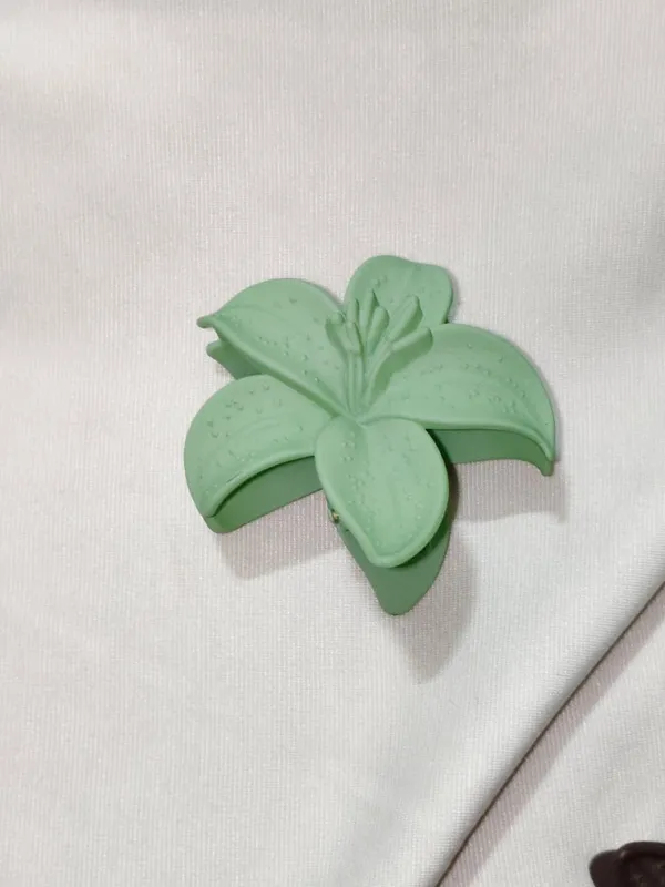 Green_And_Cream_Flower_Hair_Accessories_Pack_Of_4
