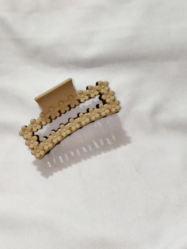 Beige_Floral_Claw_Hair_Clip_Pack_Of_4