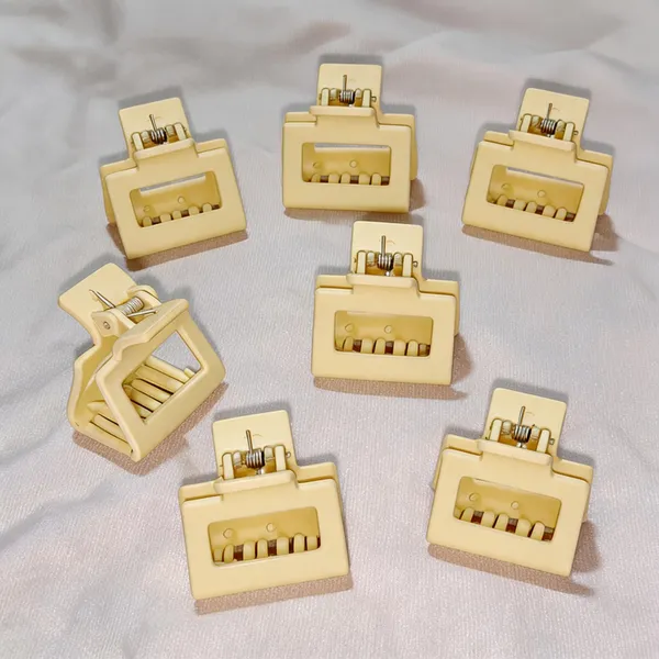 Beige_Geometric_Hair_Claw_Clips_Set_for_Women_Pack_Of_9