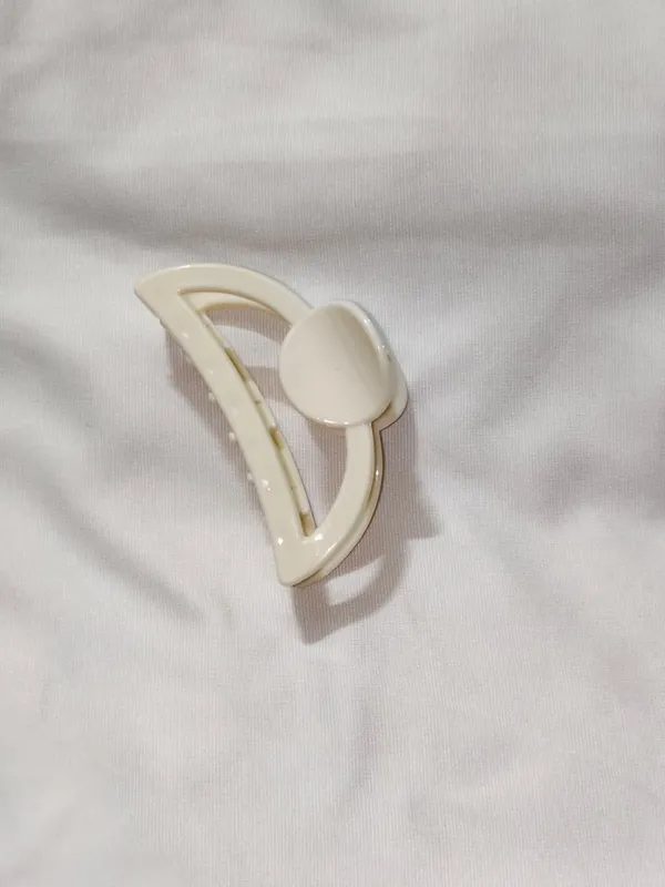 Ivory_Plastic_Hair_Clip_for_Women_Pack_Of_4