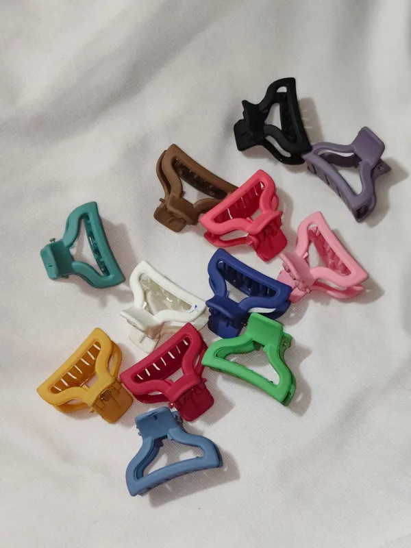 Multicolor_Plastic_Claw_Hair_Clips_Set_for_Women_Pack_Of_2