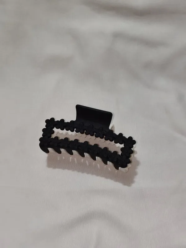 Black_And_White_Beaded_Hair_Claw_Clip_Pack_Of_4
