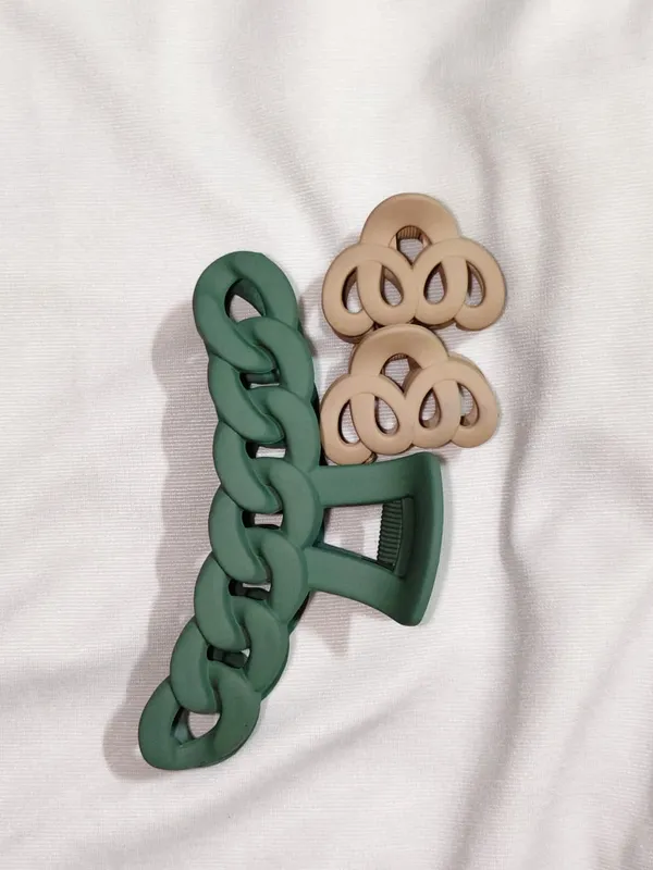 Green_And_Beige_Chain_And_Floral_Hair_Clip_Set_Pack_Of_3