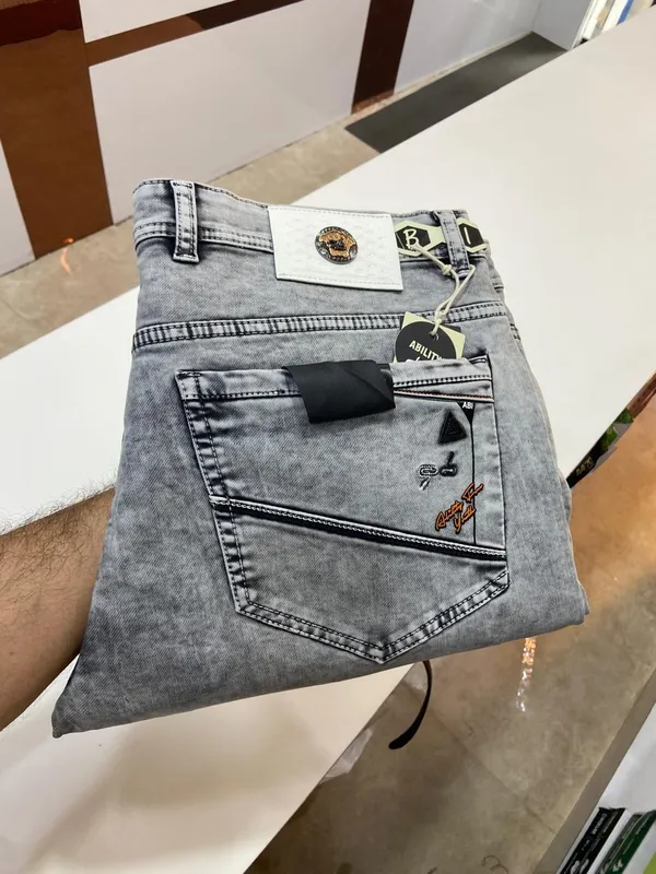 MEN_JEANS_ANKLE_FIT