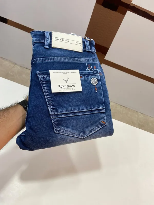 MEN_JEANS_NARROW_FIT
