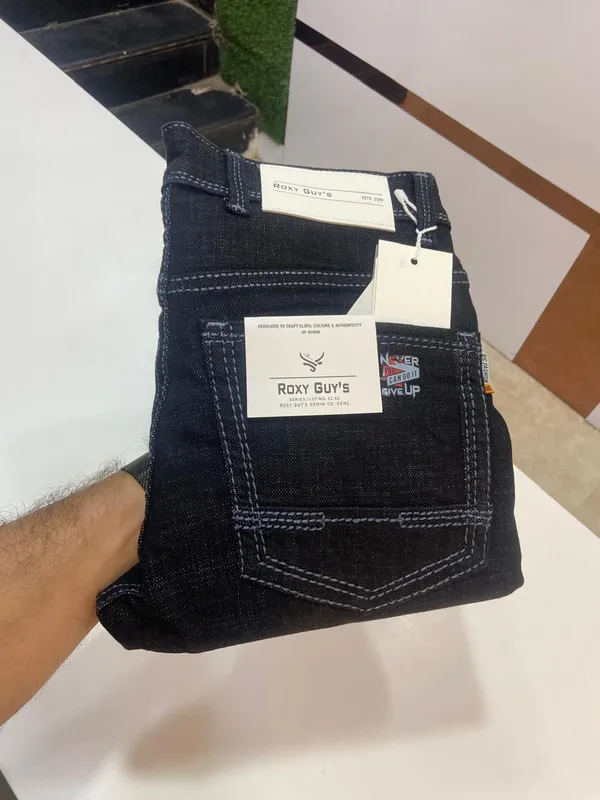 MEN_NARROW_FIT_JEANS